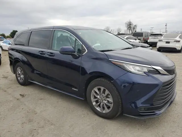 2021 TOYOTA SIENNA LE