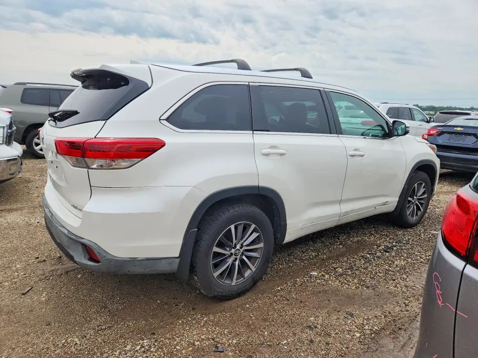 2017 TOYOTA HIGHLANDER XLE  