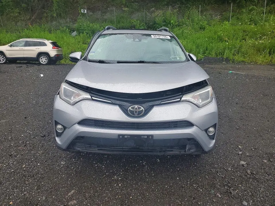 2017 TOYOTA RAV4 XLE  