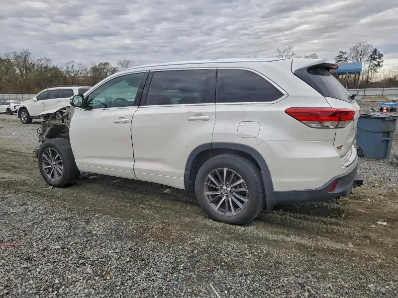 2017 TOYOTA HIGHLANDER SE  
