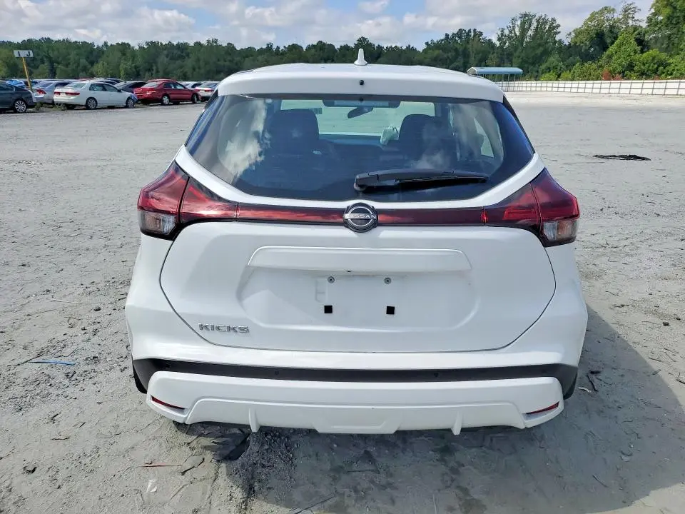 2024 NISSAN KICKS S  
