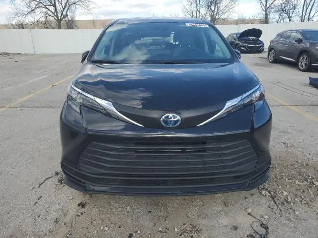 2024 TOYOTA SIENNA LE