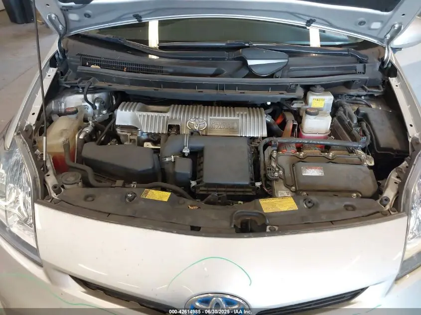 2014 TOYOTA PRIUS PLUG-IN  