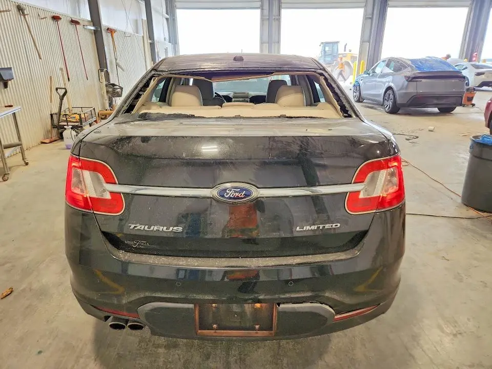 2011 FORD TAURUS LIMITED  