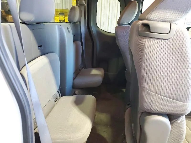 2013 NISSAN FRONTIER S  