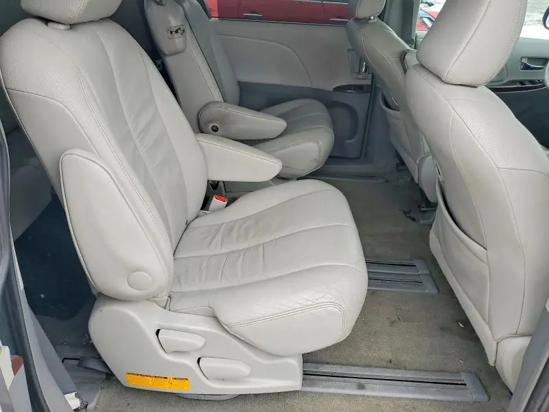 2012 TOYOTA SIENNA XLE  