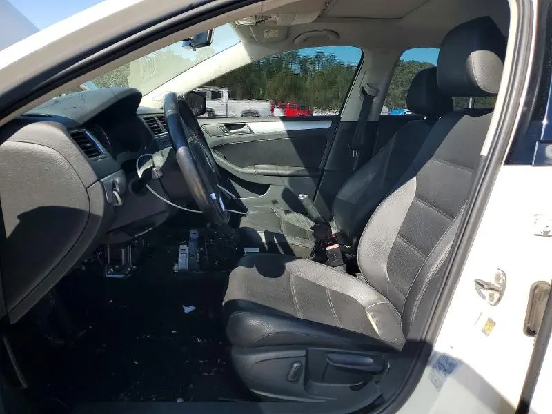 2013 VOLKSWAGEN JETTA SE  