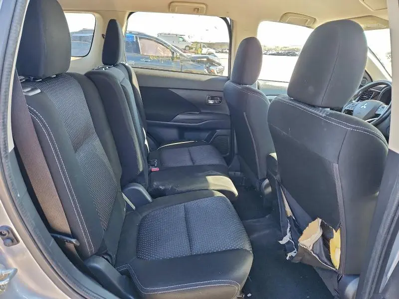 2016 MITSUBISHI OUTLANDER SE  