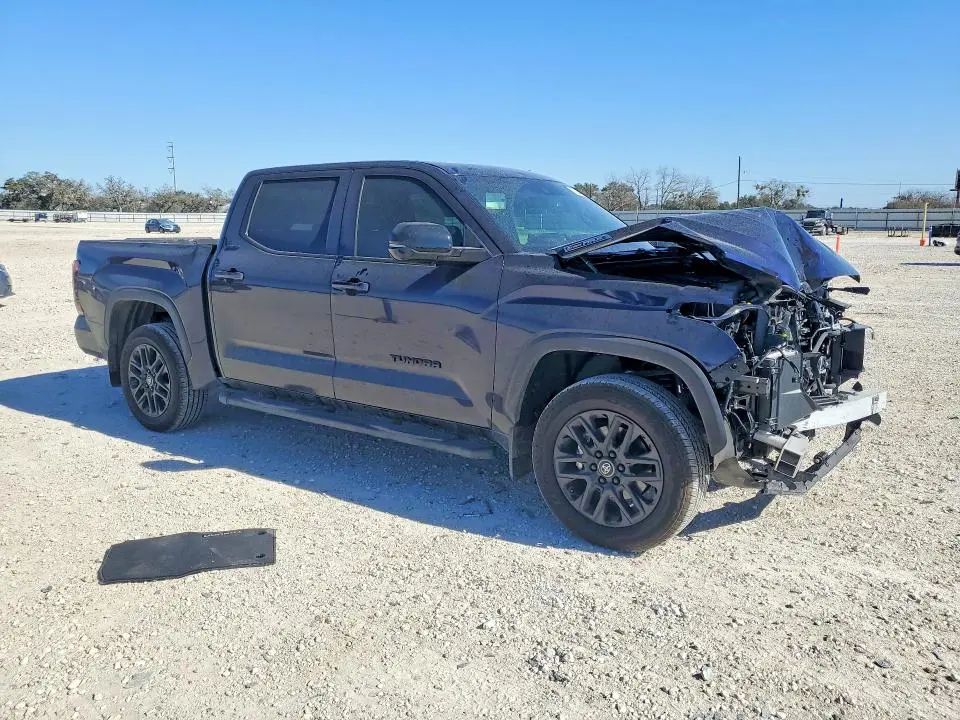 2025 TOYOTA TUNDRA CREWMAX LIMITED  