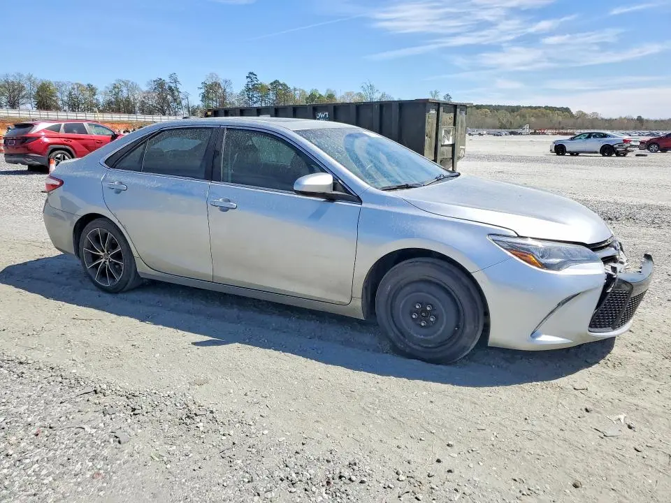 2015 TOYOTA CAMRY XSE V6  