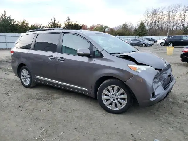 2013 TOYOTA SIENNA XLE  
