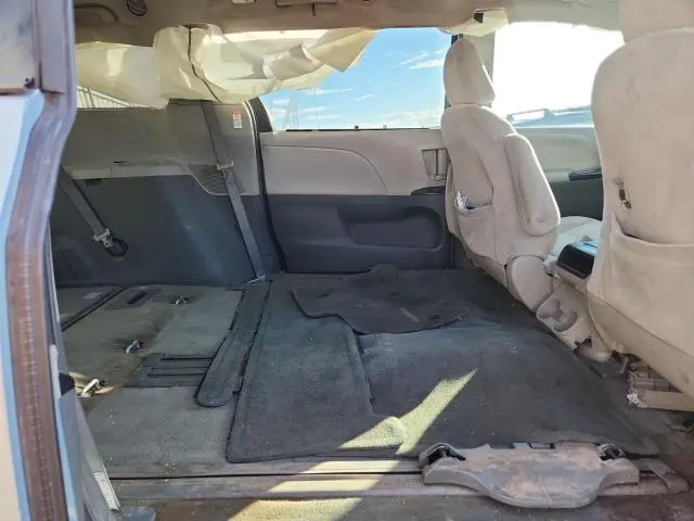 2015 TOYOTA SIENNA LE  