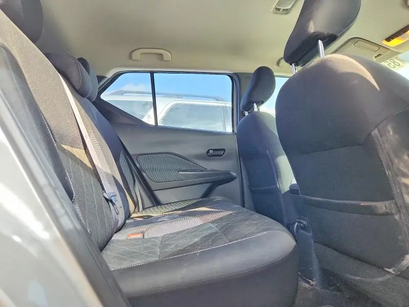 2019 NISSAN KICKS S  