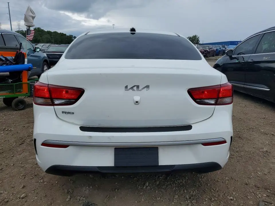 2022 KIA RIO LX  