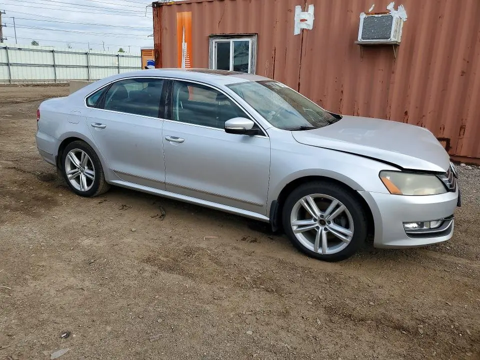 2013 VOLKSWAGEN PASSAT SE  