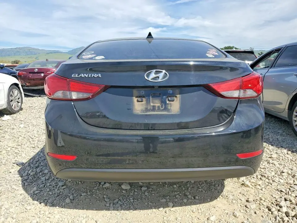 2016 HYUNDAI ELANTRA SE  