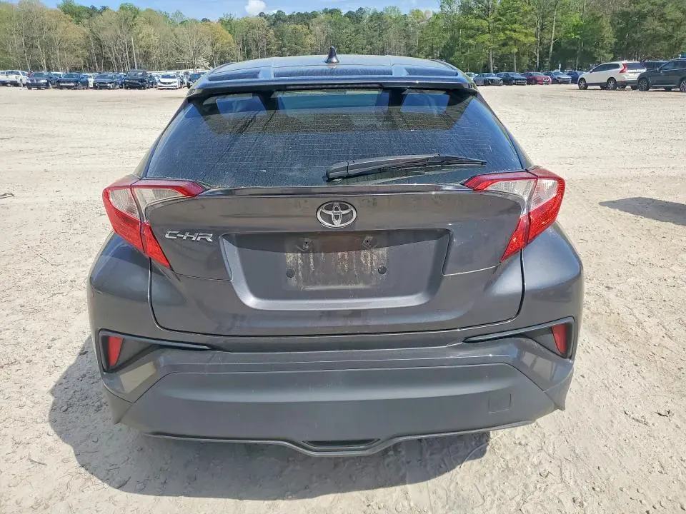2022 TOYOTA C-HR XLE  