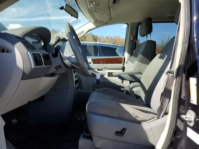 2010 CHRYSLER TOWN & COUNTRY TOURING  