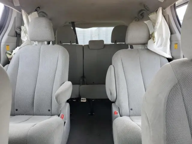 2011 TOYOTA SIENNA   
