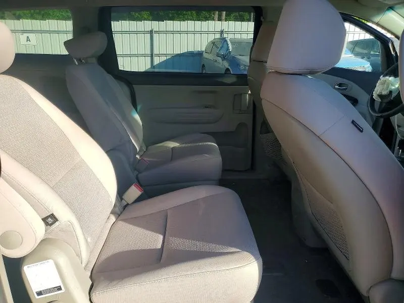 2018 KIA SEDONA LX  
