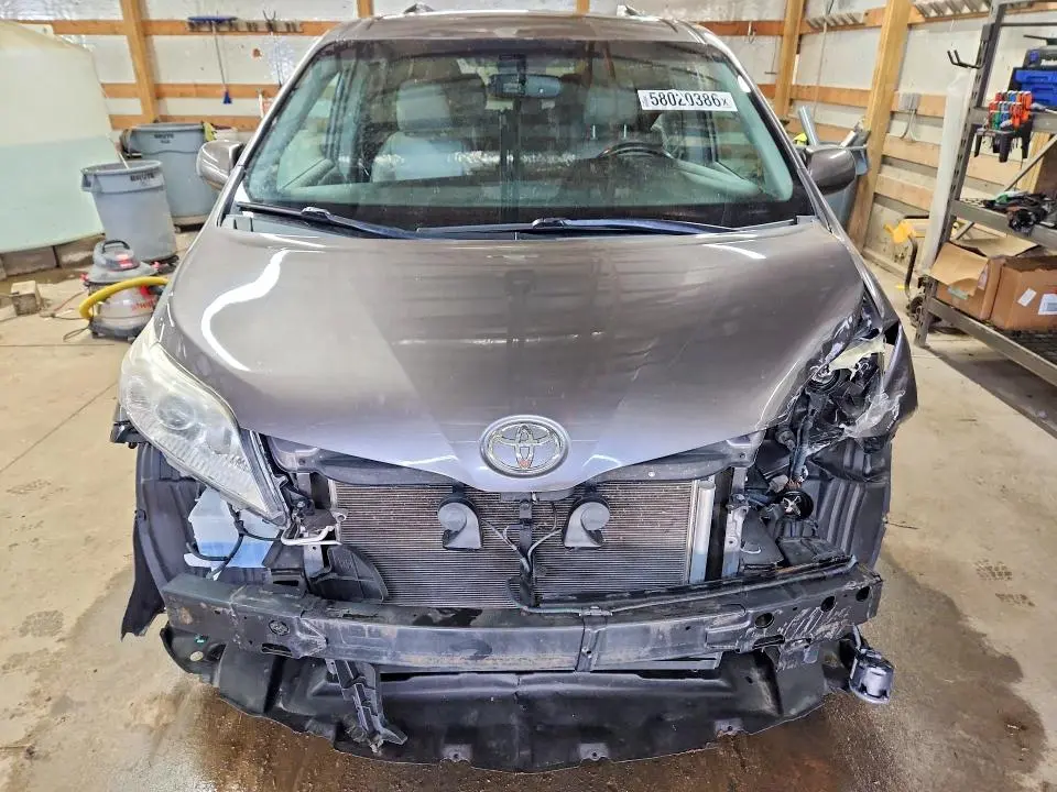 2015 TOYOTA SIENNA XLE 8-PASSENGER  