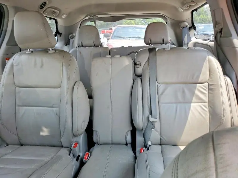 2015 TOYOTA SIENNA XLE PREMIUM 8-PASSENGER  