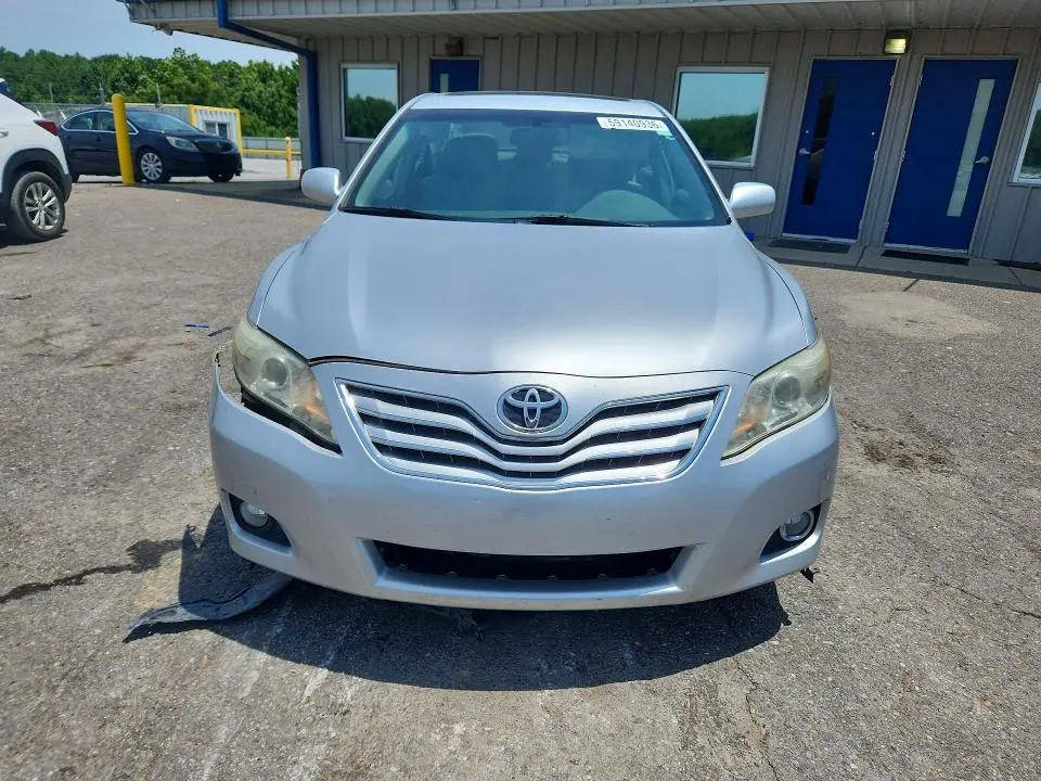 2011 TOYOTA CAMRY XLE  