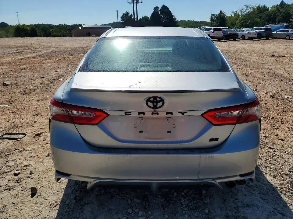 2018 TOYOTA CAMRY SE  