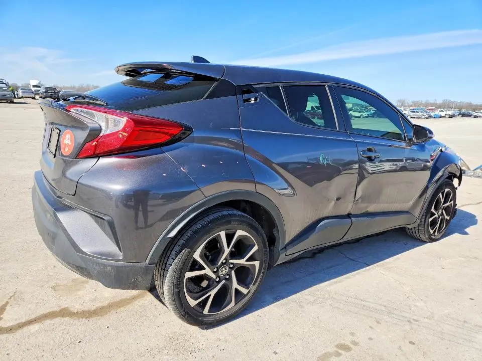 2021 TOYOTA C-HR XLE  