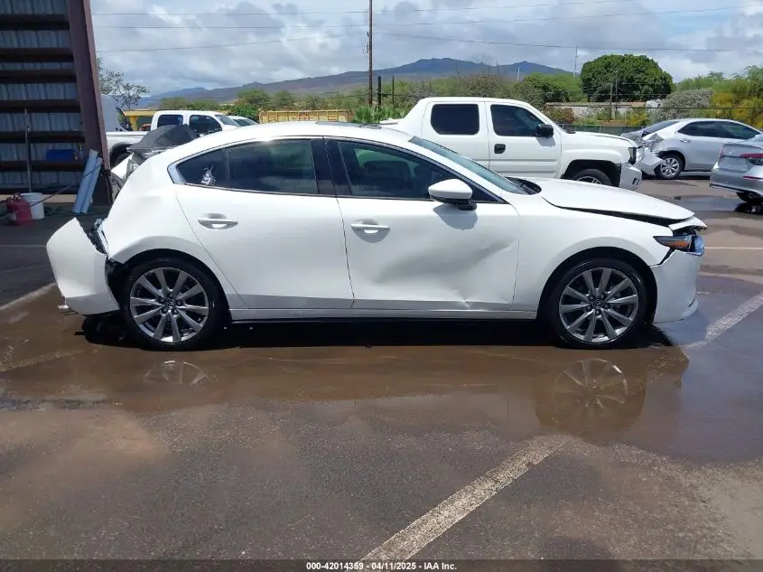 2022 MAZDA MAZDA3 PREMIUM