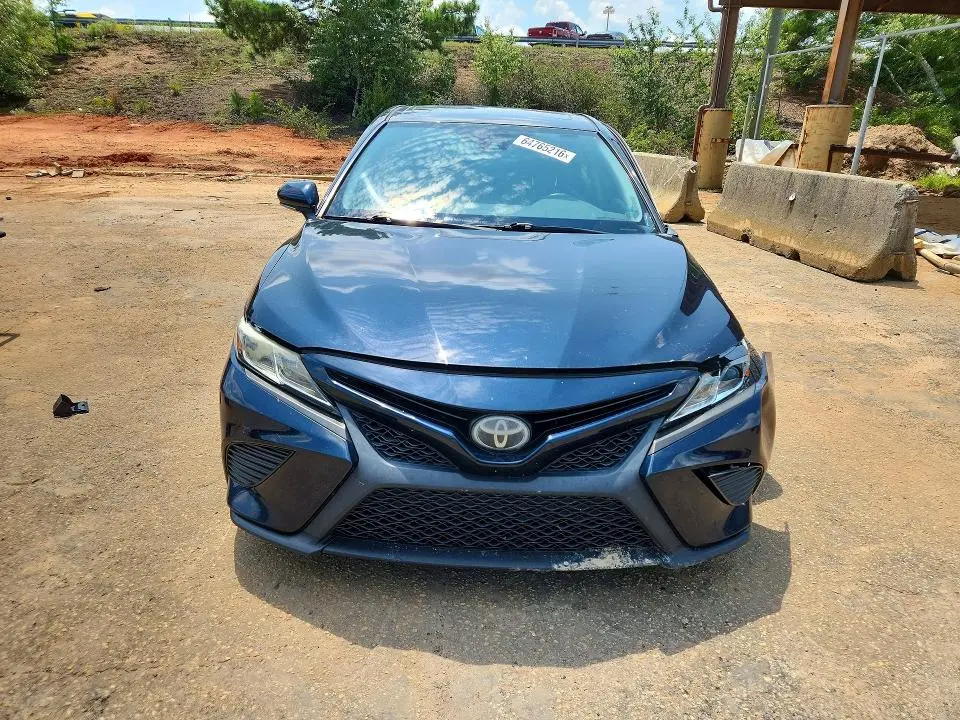 2019 TOYOTA CAMRY SE  