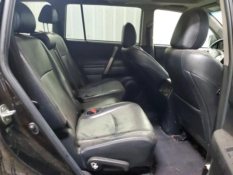 2012 TOYOTA HIGHLANDER SE  