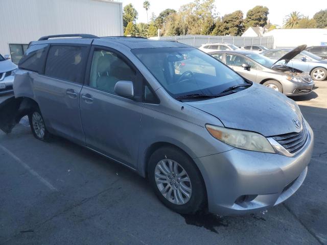 2011 TOYOTA SIENNA XLE