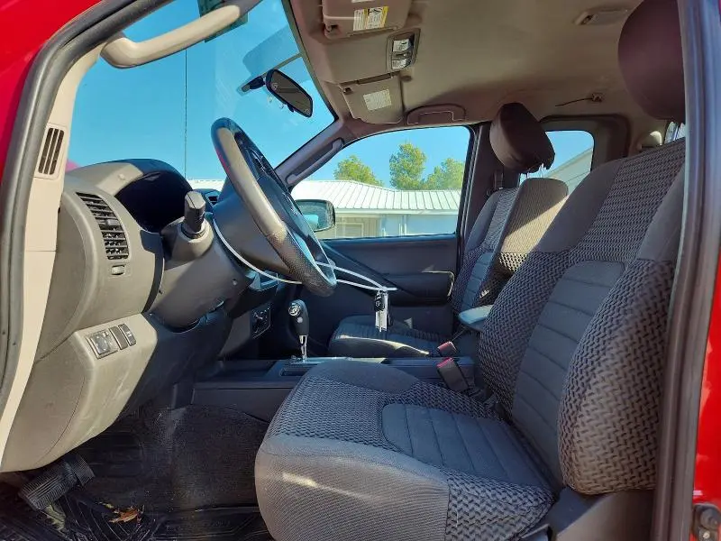 2010 NISSAN FRONTIER KING CAB SE  