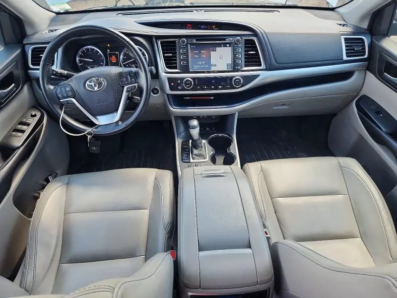 2017 TOYOTA HIGHLANDER XLE  