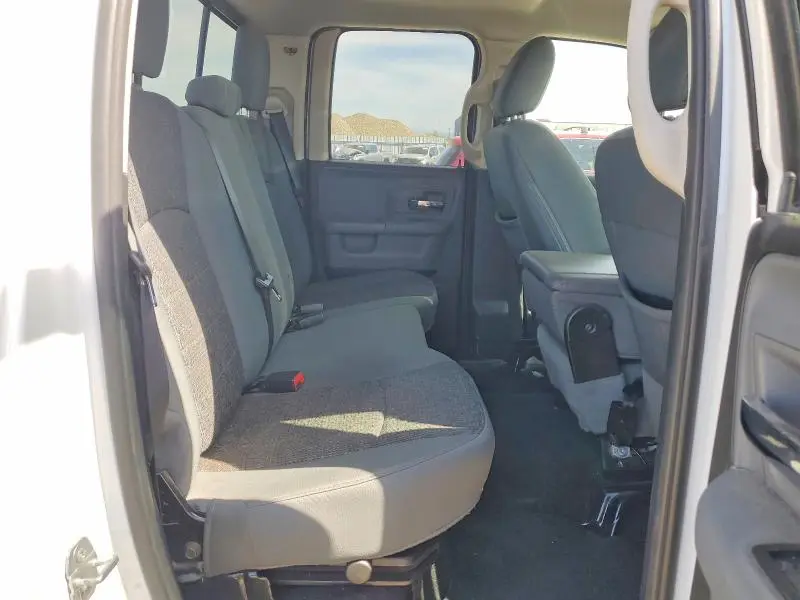 2016 RAM 1500 SLT  