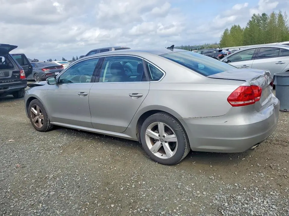 2013 VOLKSWAGEN PASSAT SE  