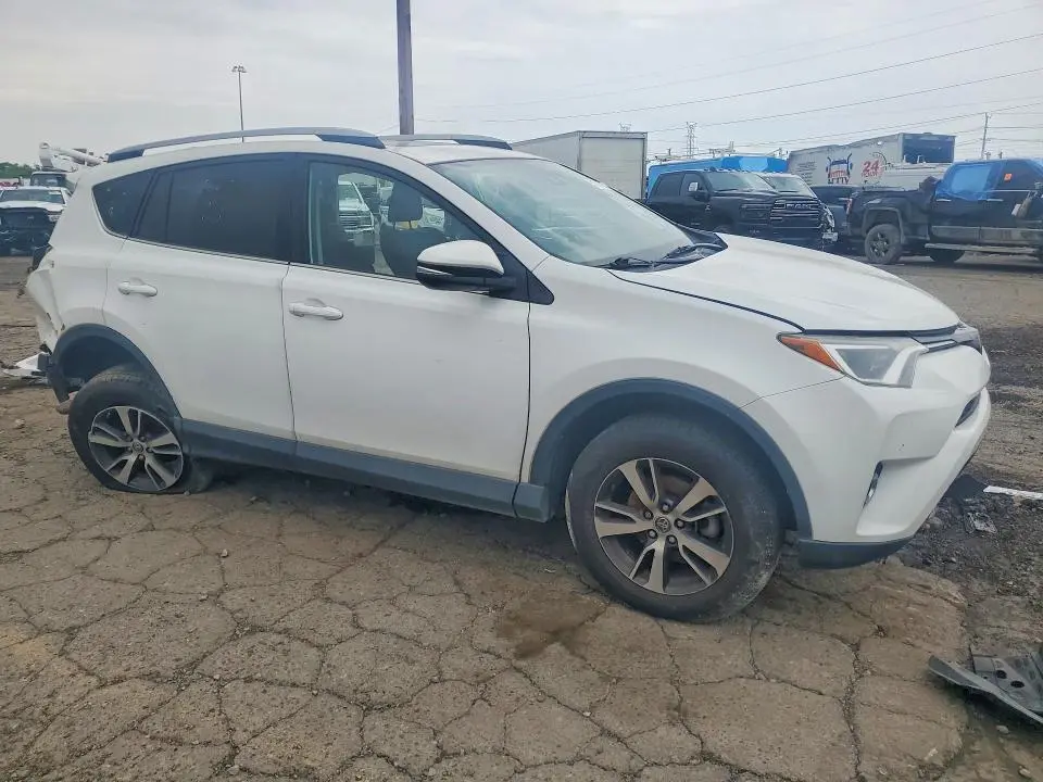 2018 TOYOTA RAV4 XLE  