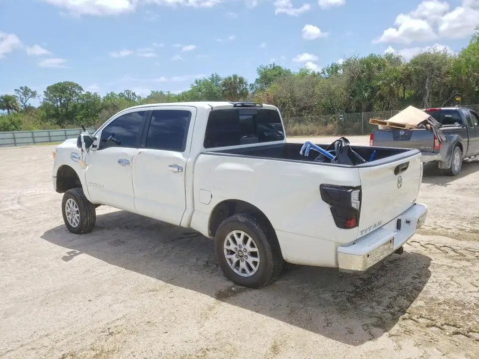 2017 NISSAN TITAN SV  