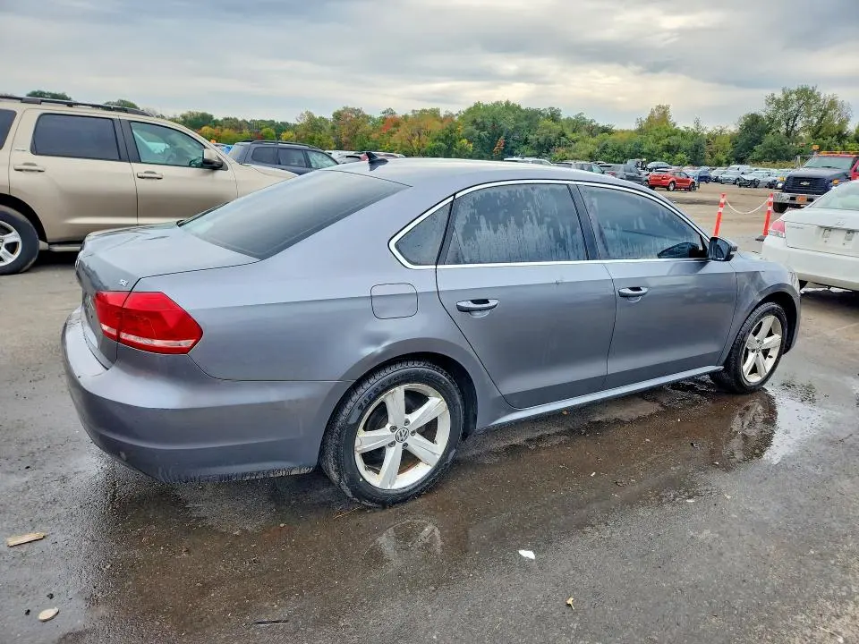 2013 VOLKSWAGEN PASSAT SE  