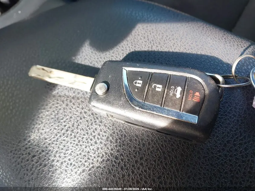 2018 TOYOTA CAMRY LE