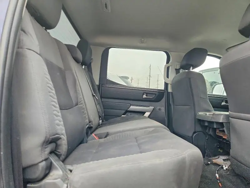2022 TOYOTA TUNDRA SR5  