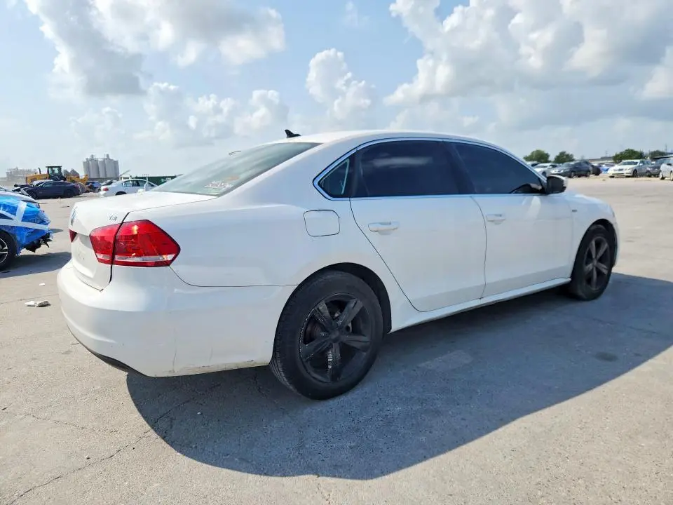 2015 VOLKSWAGEN PASSAT S  