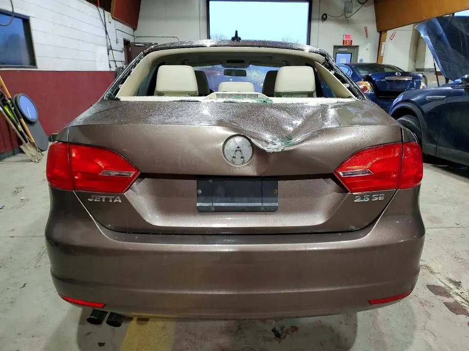 2013 VOLKSWAGEN JETTA SE  