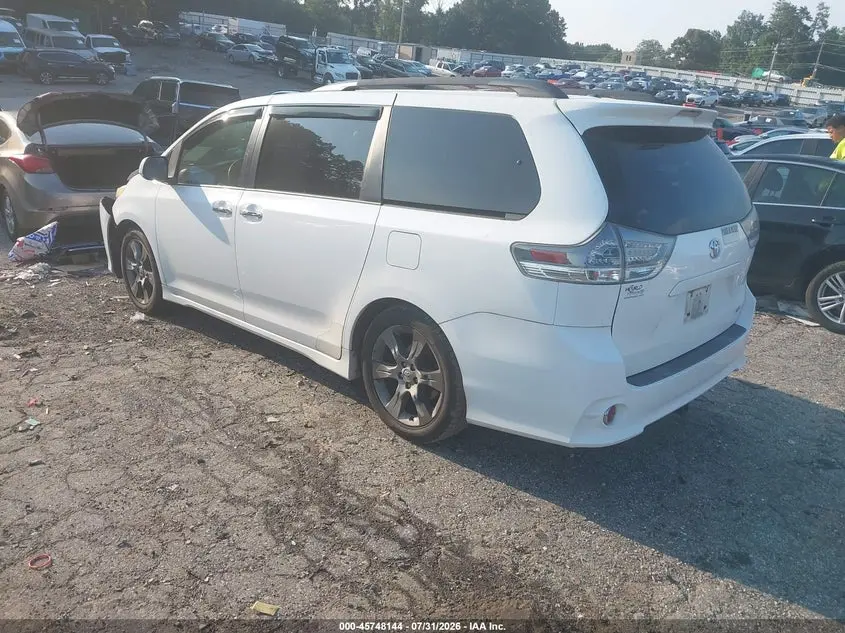 2014 TOYOTA SIENNA SE 8 PASSENGER