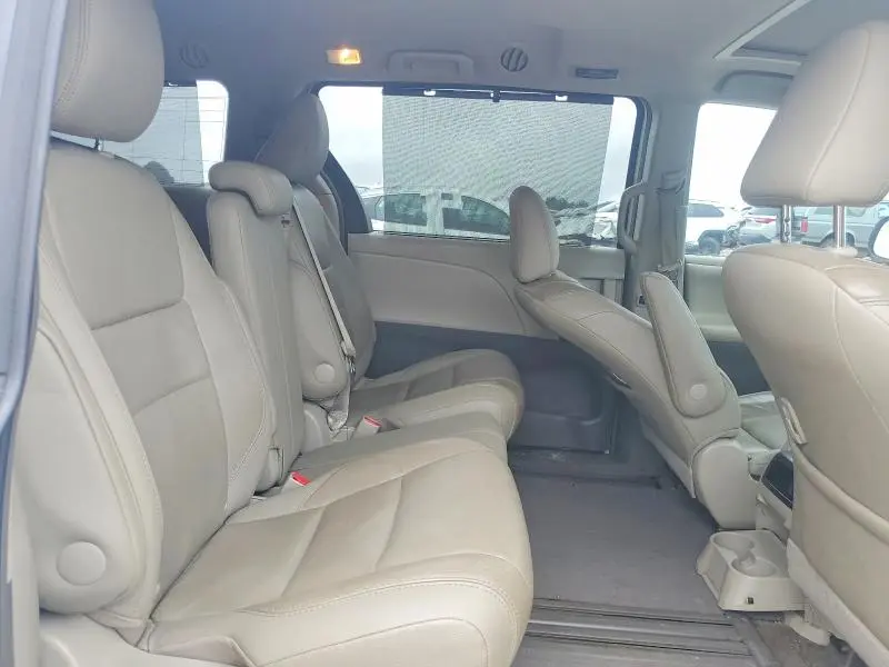 2015 TOYOTA SIENNA XLE 8-PASSENGER  