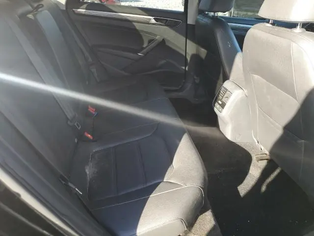 2017 VOLKSWAGEN PASSAT SE  