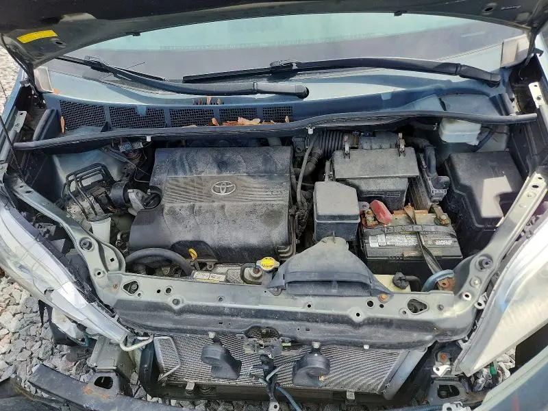 2011 TOYOTA SIENNA LE  