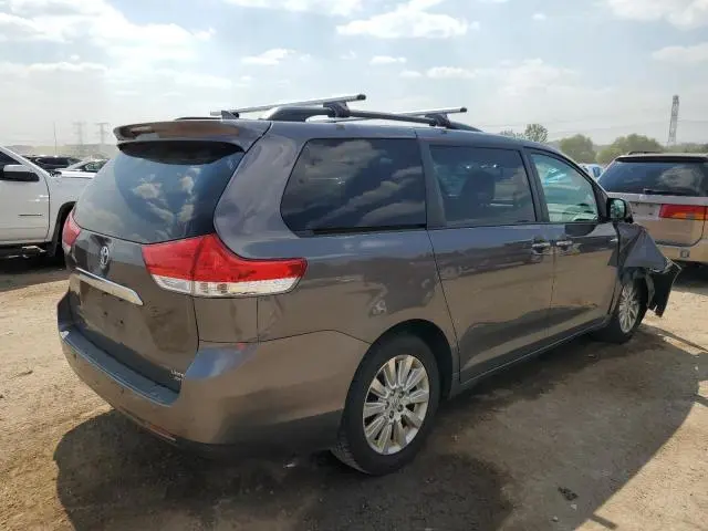2012 TOYOTA SIENNA XLE  