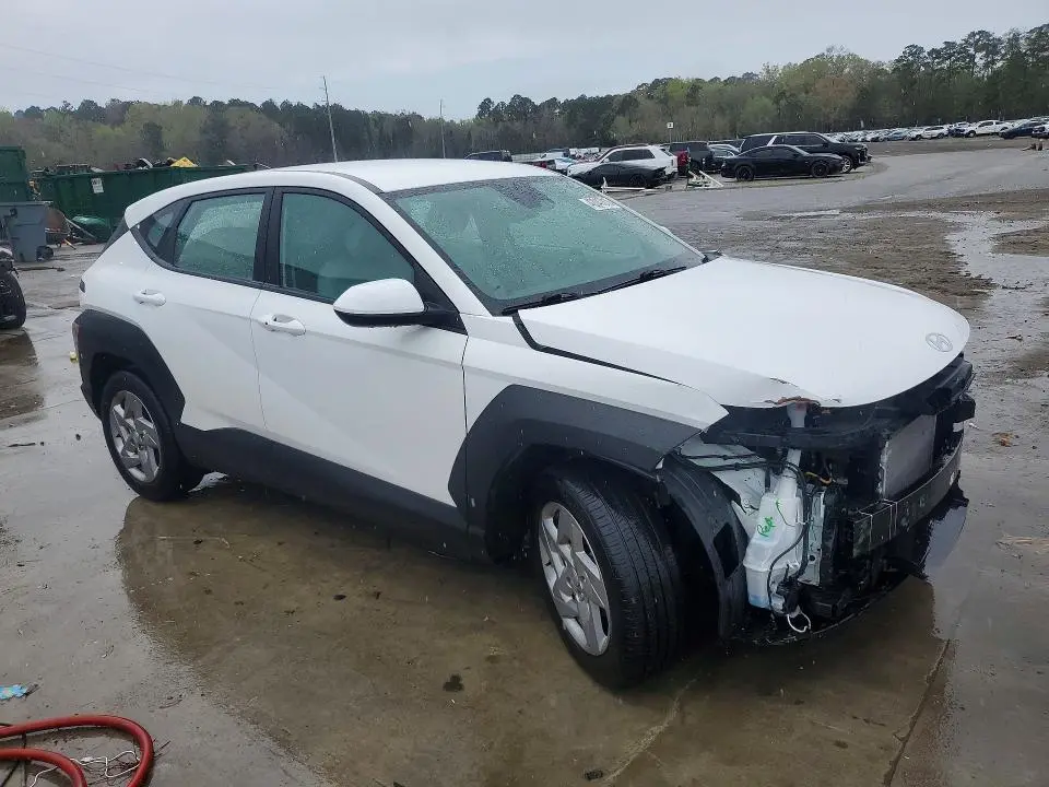 2024 HYUNDAI KONA SE  